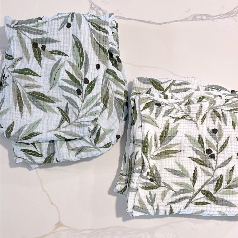 Babyletto crib sheet set - neutral olive branch pattern - NWOT